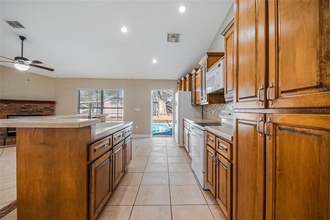 Building Photo - 1503 Lund Ave