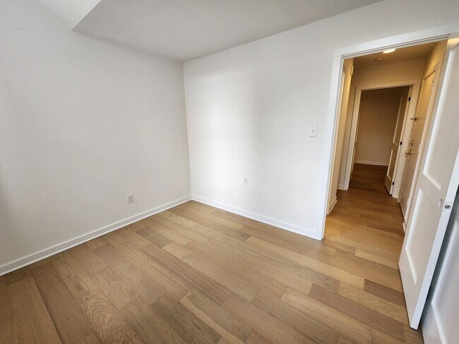 Building Photo - Spacious 2 bedroom unit in a great area in Graduate hospital