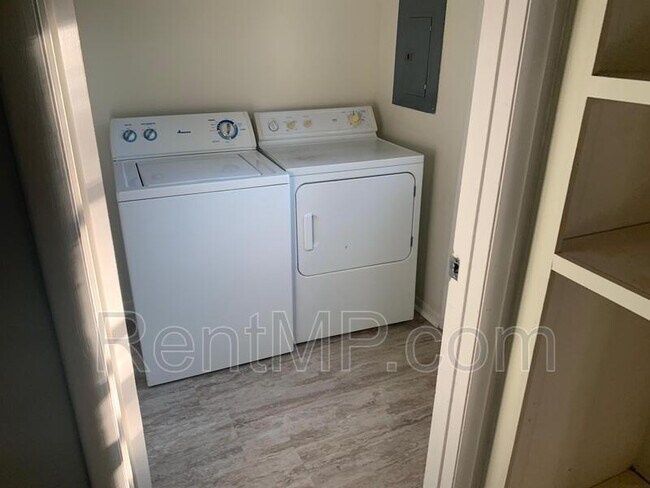 Building Photo - 1915 S Stockman Rd