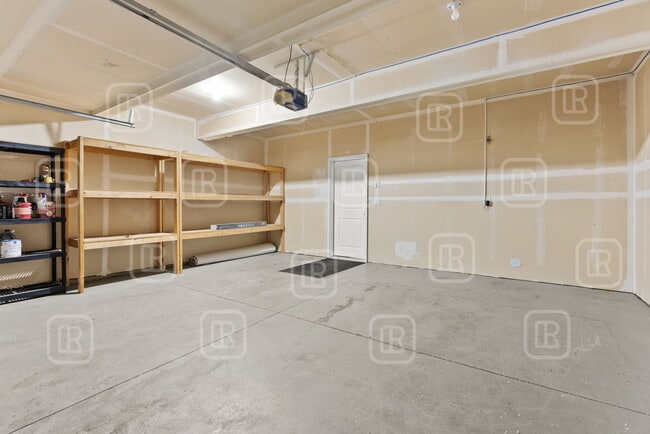 Building Photo - 1840 N Willamette Rd