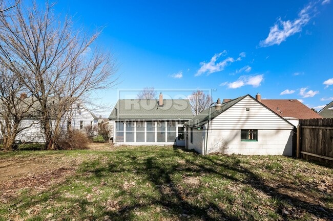 Building Photo - Three bedroom, one bathroom single home in Springfield