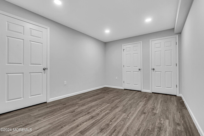 Building Photo - 44 Begonia Ln