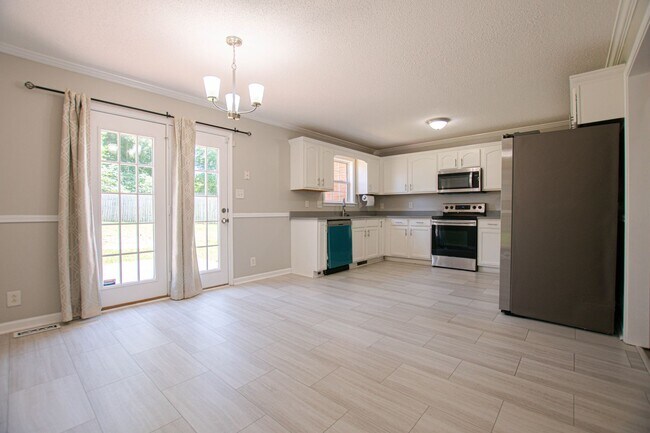 Building Photo - 1701 Autumnwood Blvd