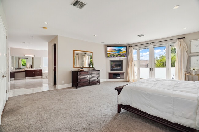Main Bedroom - 841 N Crescent Heights Blvd