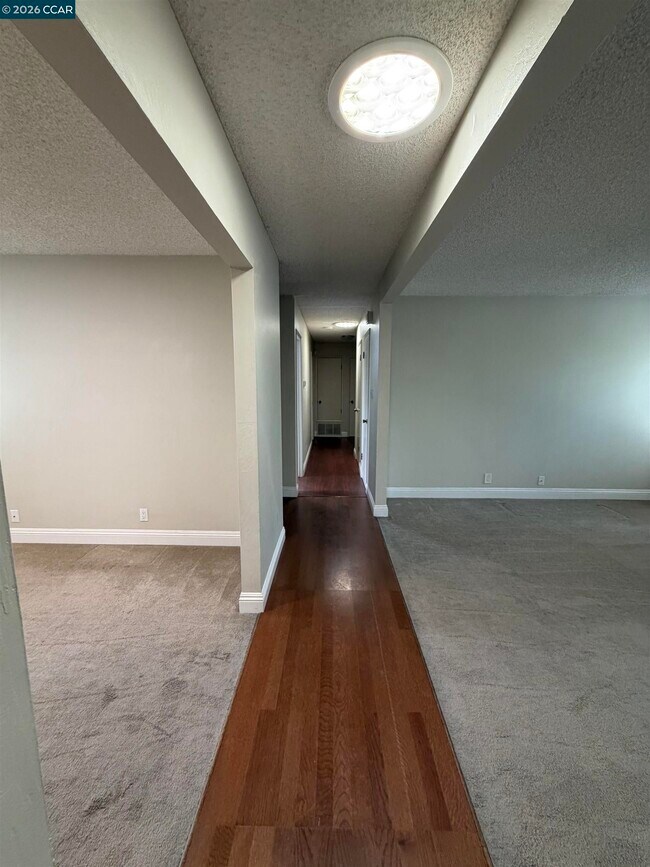 Building Photo - 1209 St Louis Dr