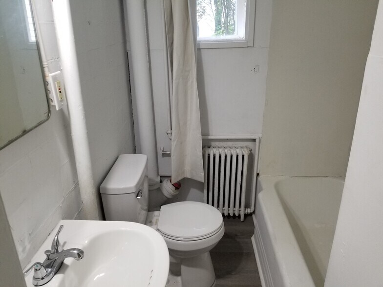 Building Photo - 15 N Royal St