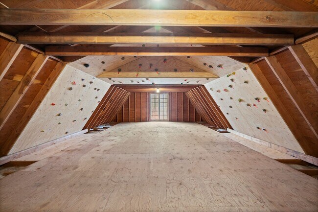 Building Photo - Beautiful 4 Bedroom 3.5 Bathroom Home On Quiet Tree-Lined Street In Millwood.