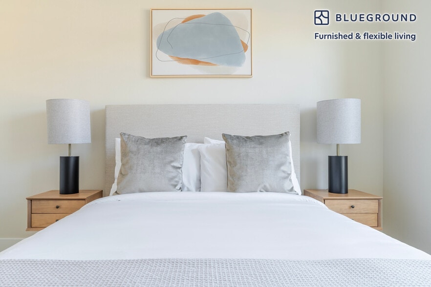 Building Photo - 1501 W Howard Ln