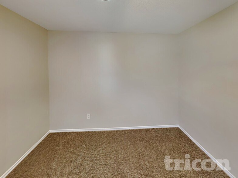 Building Photo - 1245 W Cottonwood Dr