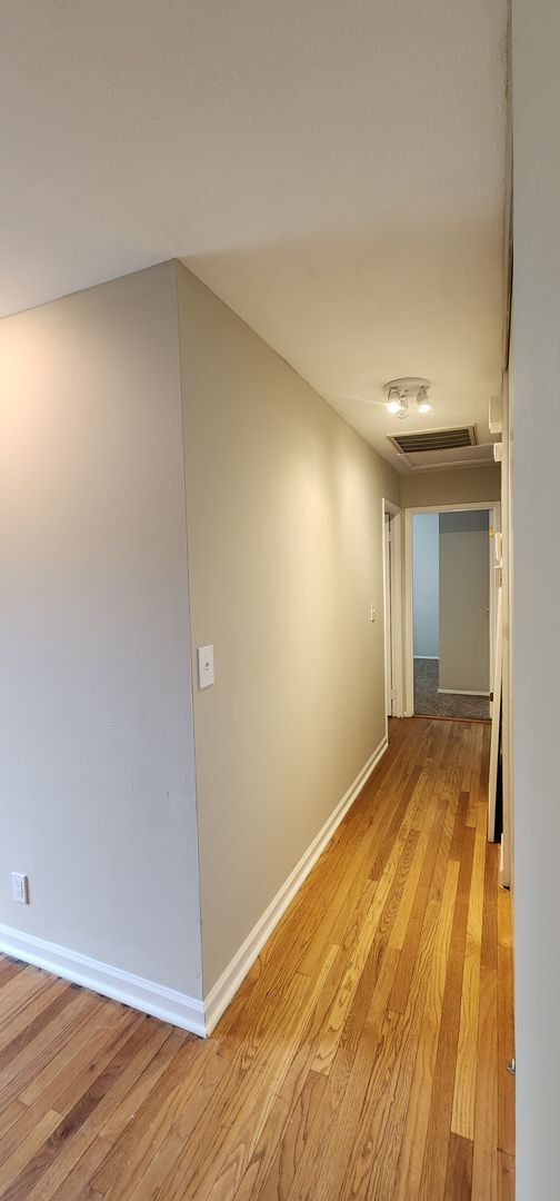 Building Photo - Check This One OUT!! To View is to Rent! 3 Bedroom, 1 Bath. Hardwood Floors, Fireplace, Tile and ...