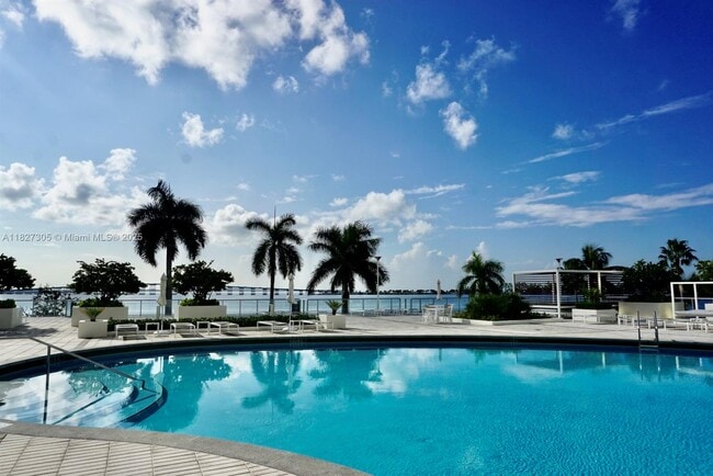 Building Photo - 1541 Brickell Ave