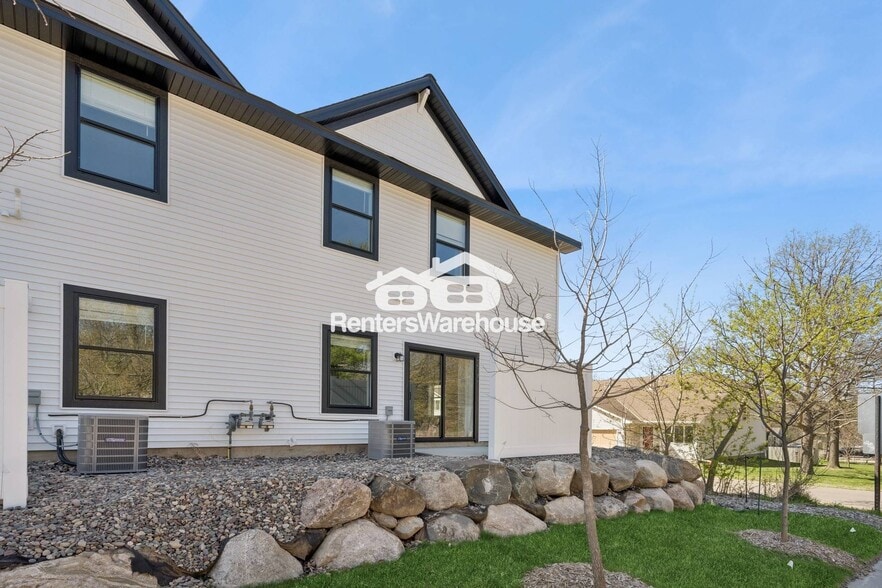 Building Photo - 3413 Douglas Dr N