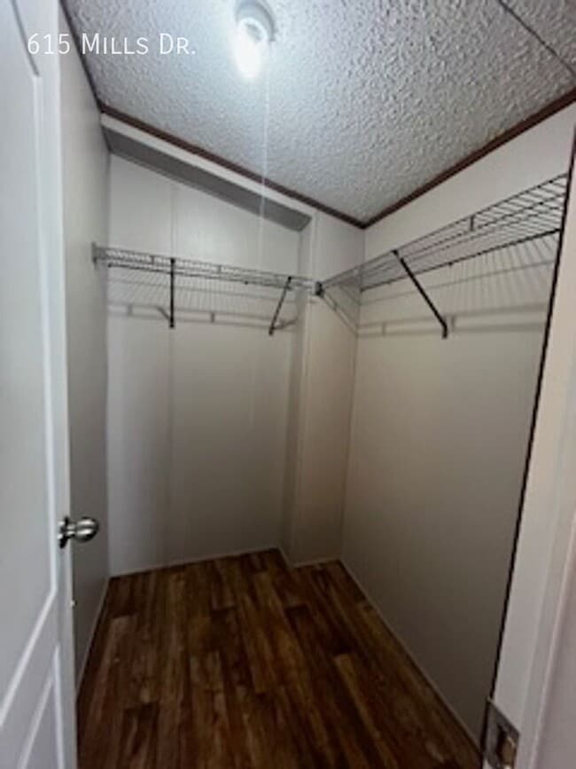 Building Photo - 615 N Mills Dr