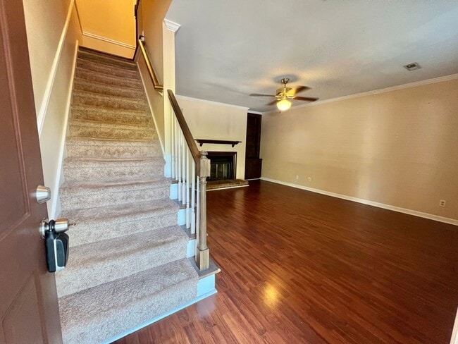 Building Photo - 2 Bed/ 1.5 Bath - Townhome in Cool Springs