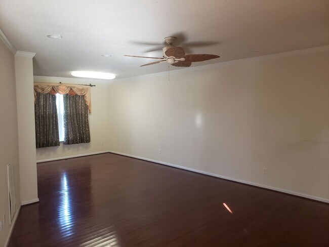 Building Photo - WOODBRIDGE POINTE