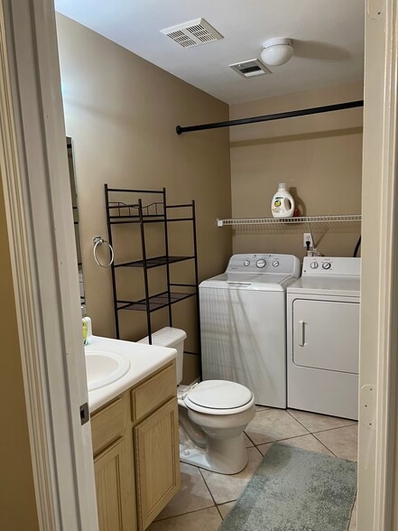 Building Photo - 1517 Regency Rd