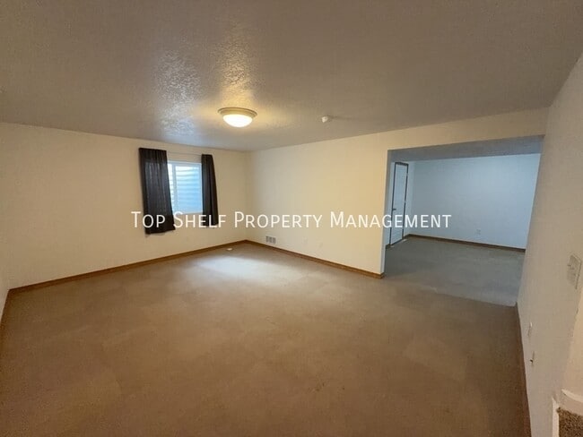 Building Photo - 4542 Meadow Valley Dr