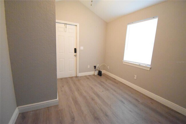 Building Photo - 221 E Cypress St