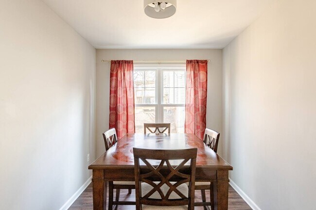 Building Photo - 301 Rollason Dr