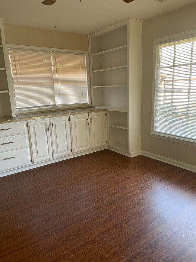 Building Photo - 7371 Bayou Bend Cove