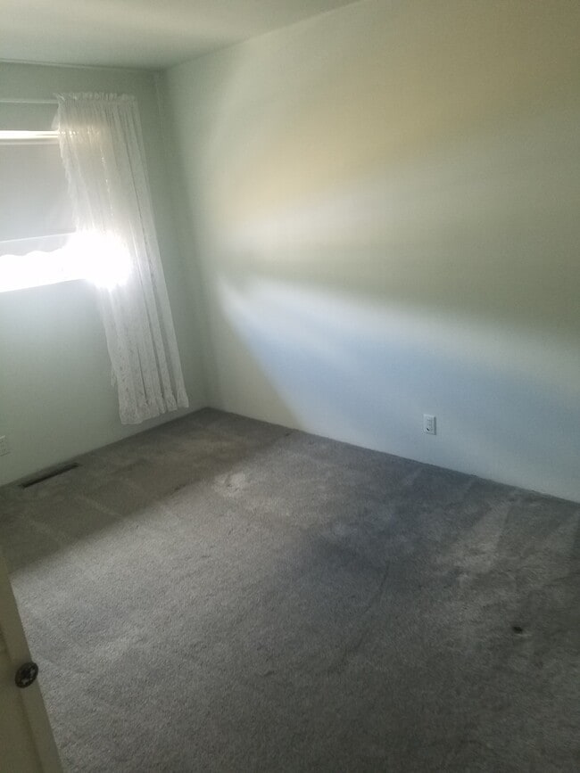 Building Photo - STATUS:AVAILABLE  |R136a| $1795