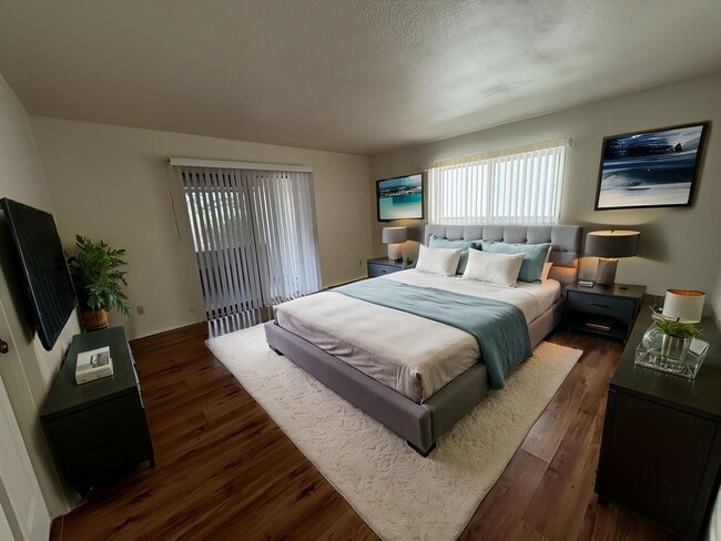 Building Photo - Eastside townhome, convenient location