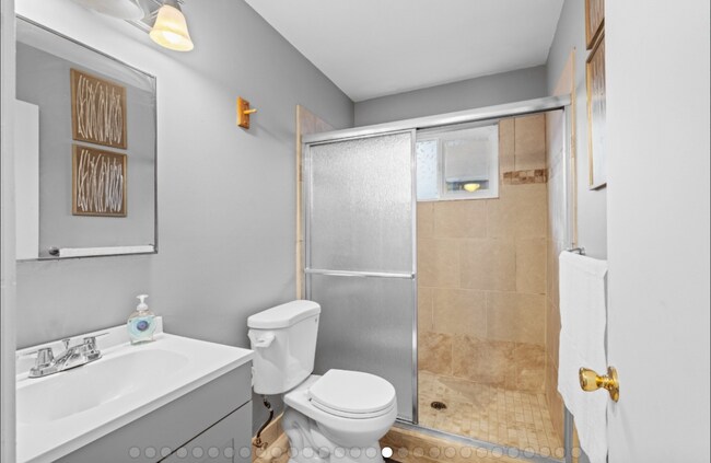 Building Photo - 325 Falcon Dr