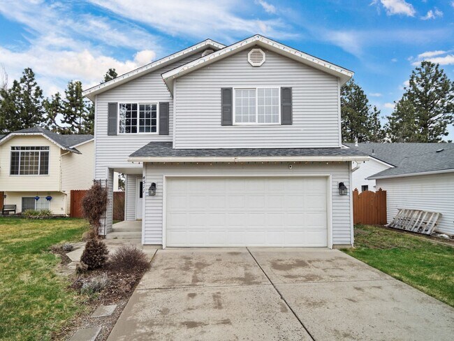 Building Photo - Bright & Comfortable 3 Bedroom Home (Furnished)