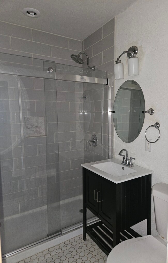 Building Photo - 1718 NE 20th St