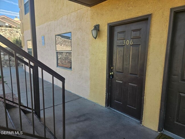 Building Photo - 592 Bartlett Dr