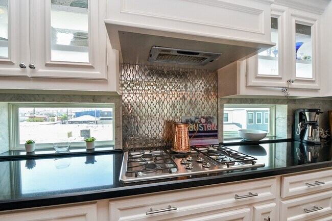 Building Photo - 2109 Bidwell Dr