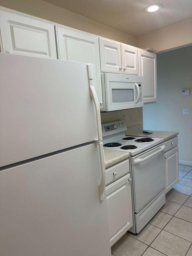 Building Photo - 11230 Centway Park Dr