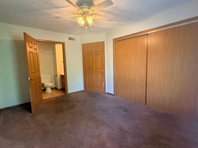 Building Photo - 873 Quadrilla St