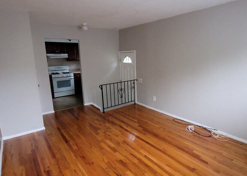Building Photo - 31 Devens St