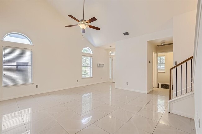 Building Photo - 3001 Rainy River Dr