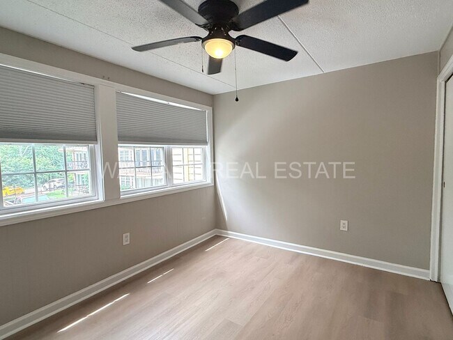 Building Photo - 2749 Sullins St