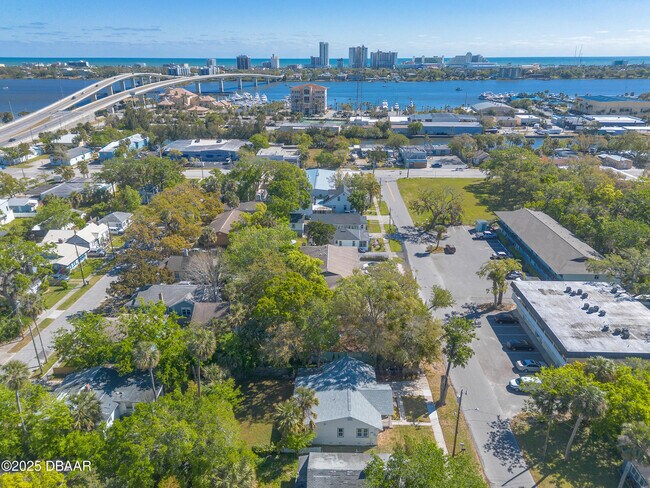 Building Photo - 138 Kingston Ave