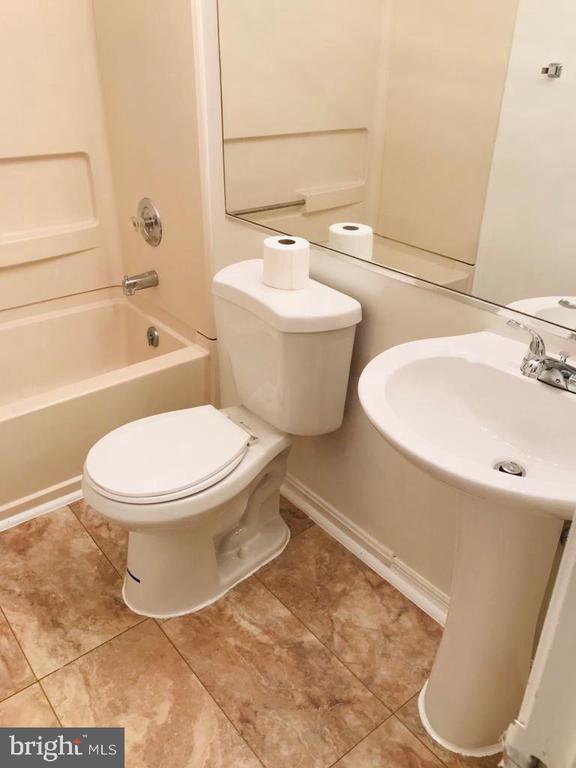 Building Photo - 2804 Pin Oak Ln