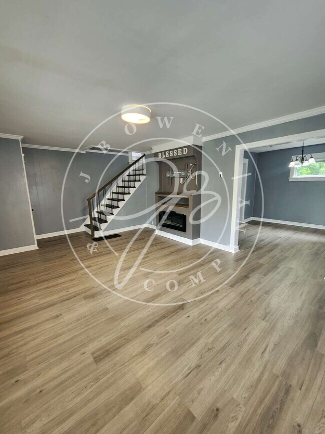 Building Photo - Spacious & Updated 3 Bed, 1.5 Bath Home – ...