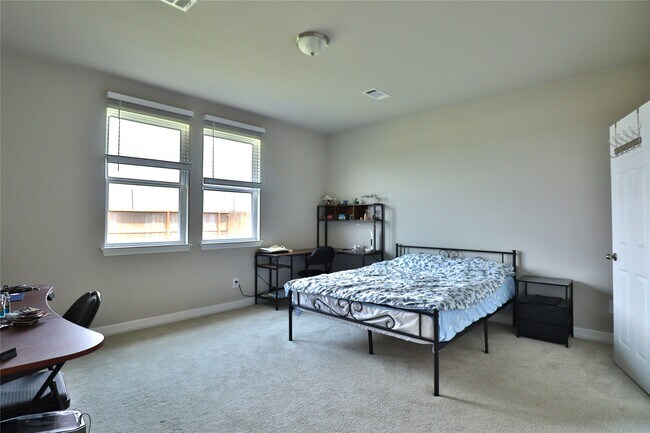 Building Photo - 145 Sunray Creek Dr