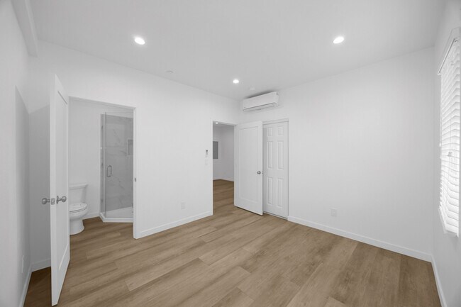 Building Photo - 308 N Catalina Ave