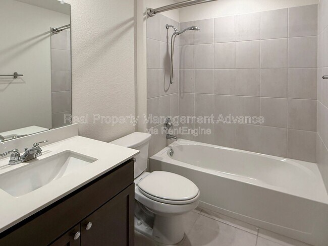 Building Photo - 1412 Blossom Ct Dr