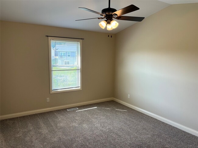 Building Photo - 24 Tennis Ct