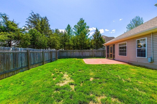 Building Photo - Charming 3 Bedroom/2 Bath in Mill Creek Manor with Spacious Garage