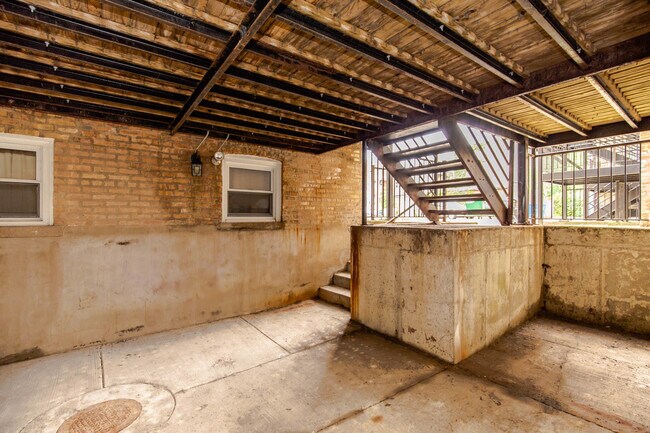 Building Photo - 6301 N Francisco Ave