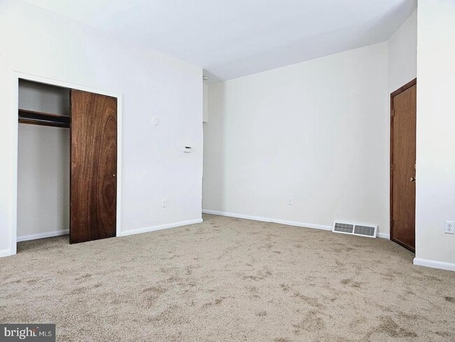 Building Photo - 534 Park Ave