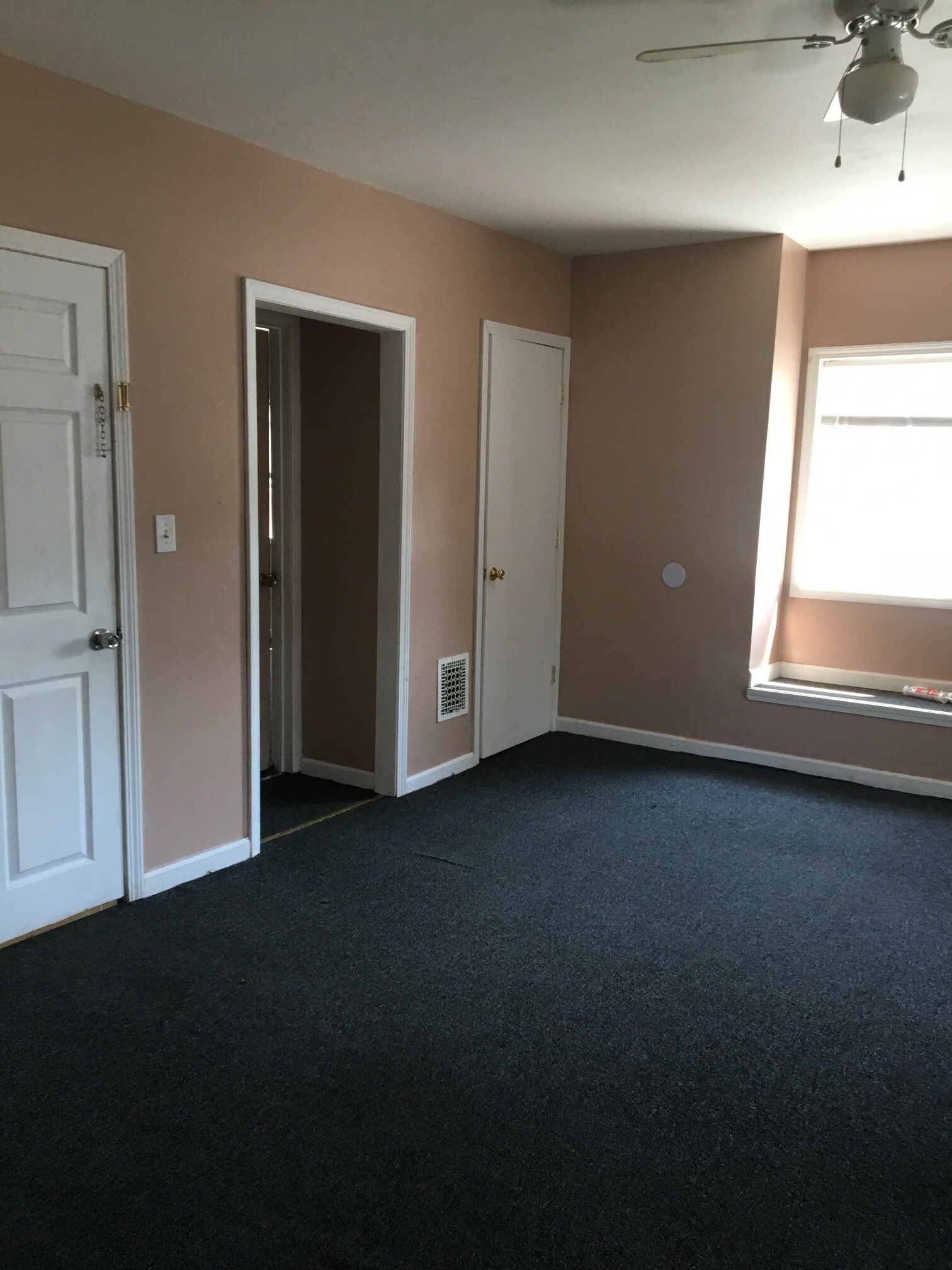 Living room - 4444 Main St