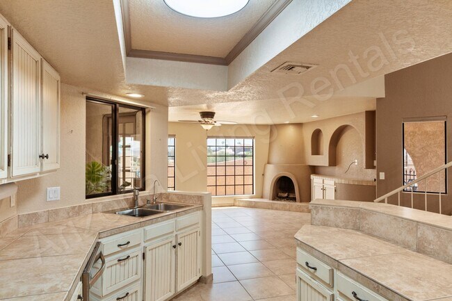 Building Photo - SPACIOUS CONDO WITH POOL