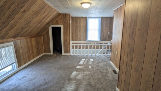 Building Photo - 247 W. Southern. large 2 bedroom house