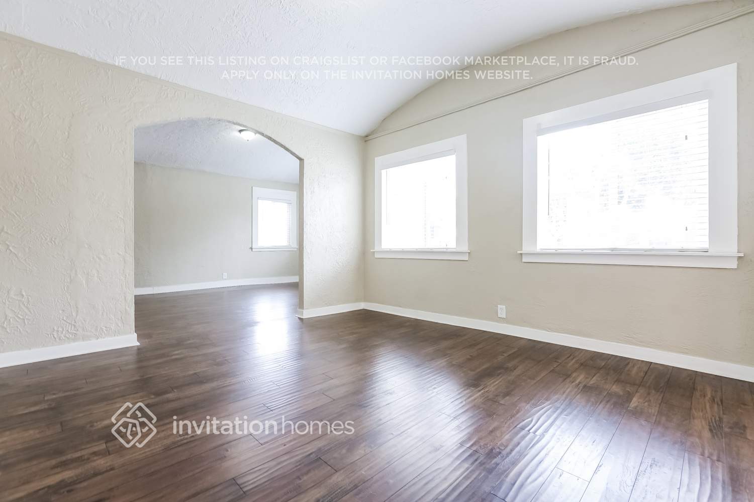 Building Photo - 2627 S Dunsmuir Ave